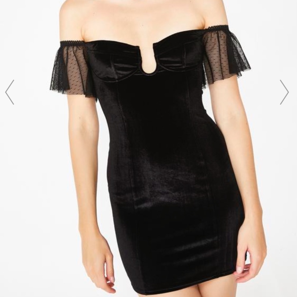 Sugar Thrillz Minxy Muse Black Velvet Dress w Lace Detailing and Matching Choker